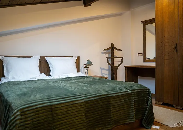 вяра, надежда, любов Konukevi