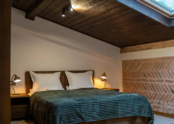 вяра, надежда, любов Konukevi