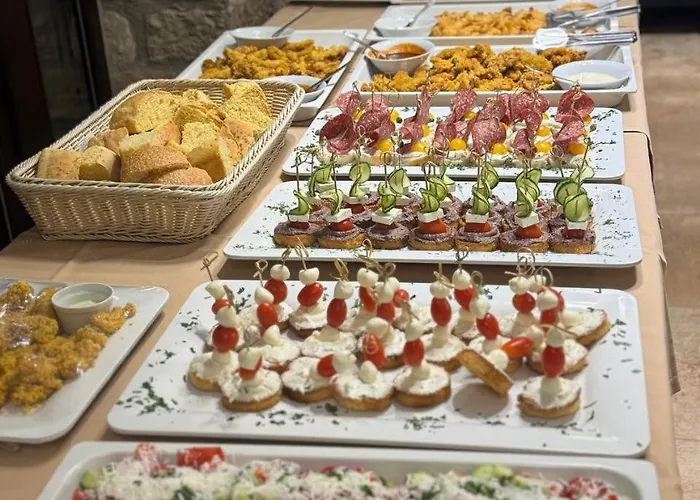 вяра, надежда, любов Konukevi